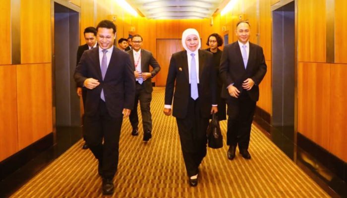 Langkah Awal RISING Fellowship, Gubernur Khofifah Gelar Pertemuan Strategis dengan Menteri Pendidikan Singapura