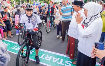 Khofifah Lepas Peserta Gowes 1.000 Km Ride For Palestine Sembari Menyerukan Perdamaian