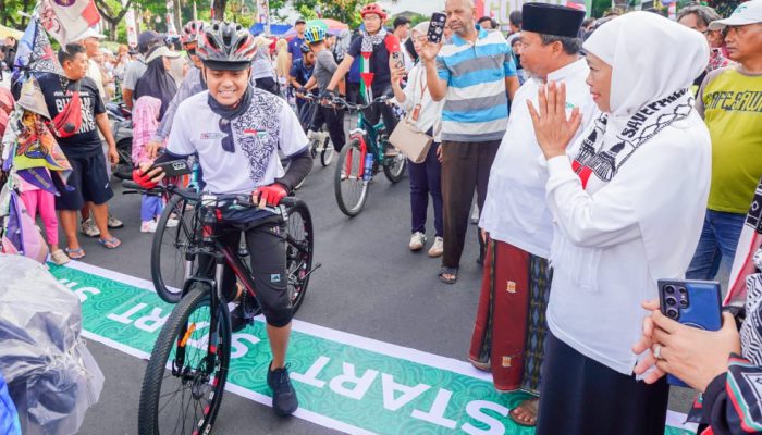 Khofifah Lepas Peserta Gowes 1.000 Km Ride For Palestine Sembari Menyerukan Perdamaian