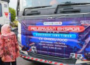 Gubernur Khofifah Lepas Enam Truk Produk Ekspor IKM Desa Devisa Senilai Rp5,8 Miliar