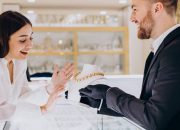 Emas vs Perak: Menakar Risiko dan Potensi Imbal Hasil Hingga 2026