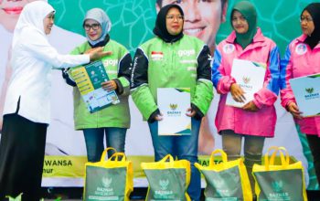 Sambut Ramadan 1447 H, Gubernur Khofifah Tebar Kepedulian untuk Ratusan Bunda Ojol dan Jemaah di Surabaya