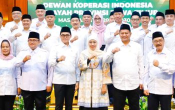 Gubernur Khofifah Lantik Pengurus Dekopinwil Jatim 2025–2030, Dorong Koperasi Perkuat Ekonomi Rakyat