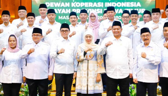 Gubernur Khofifah Lantik Pengurus Dekopinwil Jatim 2025–2030, Dorong Koperasi Perkuat Ekonomi Rakyat