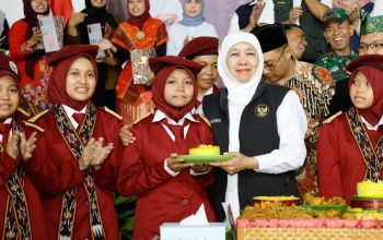 Gubernur Khofifah Terharu, Siswa Sekolah Rakyat Mojokerto Tampil Pidato 5 Bahasa