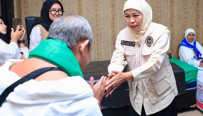 Lepas Kloter Terakhir Haji 2026, Gubernur Khofifah Minta Jamaah Jaga Kesehatan dan Kekhusyukan