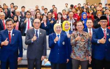 Gubernur Khofifah Dorong Alumni Fakultas Hukum UNAIR Perluas Kolaborasi Demi Kemajuan Bangsa