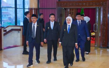 Gubernur Khofifah Sampaikan Nota Keuangan, Jawa Timur Pertahankan Opini WTP 11 Tahun