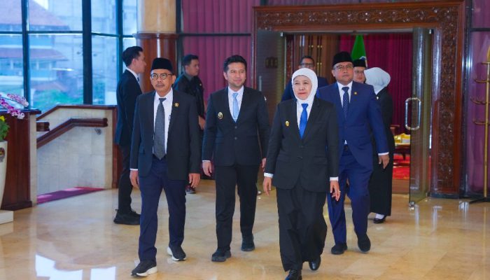 Gubernur Khofifah Sampaikan Nota Keuangan, Jawa Timur Pertahankan Opini WTP 11 Tahun