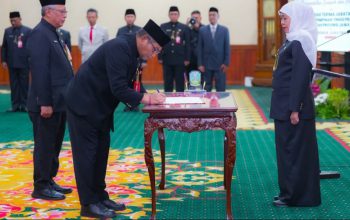 Khofifah Rotasi Enam Pejabat Eselon II Pemprov Jatim, Dorong Reformasi Birokrasi dan Digitalisasi Layanan