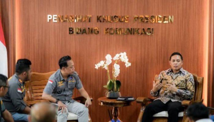 Hasan Nasbi: Demokrasi Bukan Jalan Satu Arah, Pemerintah Berhak Menjawab Kritik