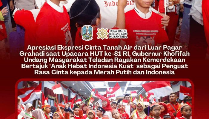 Gubernur Khofifah Apresiasi Anak-Anak yang Hormat Merah Putih dari Luar Pagar Grahadi