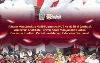Khofifah Apresiasi Ribuan Warga Hadiri Penurunan Bendera HUT ke-81 RI di Grahadi