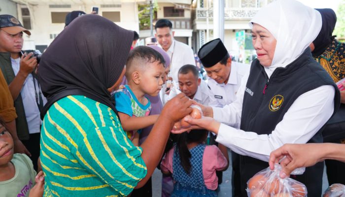 Gubernur Khofifah Hadir di Pasar Murah Pasuruan, Warga Antusias Borong Kebutuhan Pokok