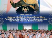 Gubernur Khofifah Beri Bantuan Pendidikan dan Sepatu untuk 112 Murid SMA, SMK, dan SLB Jombang