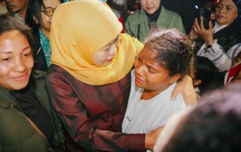 Gubernur Khofifah Ajak Anak Korban Gempa NTT Kembali Bermimpi dan Semangat Sekolah