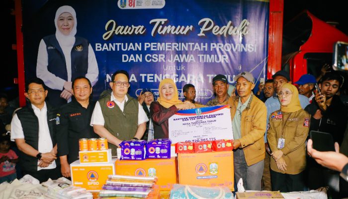 Turun Langsung ke Lokasi Gempa Flores, Gubernur Khofifah Pastikan Bantuan Jatim Sesuai Kebutuhan Warga