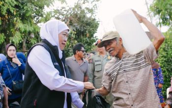 Gubernur Khofifah Bantu Warga Blitar Hadapi Kekeringan, 120 Rit Air Bersih Disiapkan