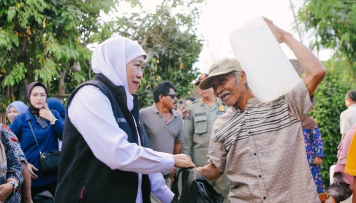 Gubernur Khofifah Bantu Warga Blitar Hadapi Kekeringan, 120 Rit Air Bersih Disiapkan