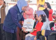 Bansos Rp9,87 Miliar Digelontorkan ke Magetan, Khofifah Tekankan Tepat Sasaran dan Berdampak